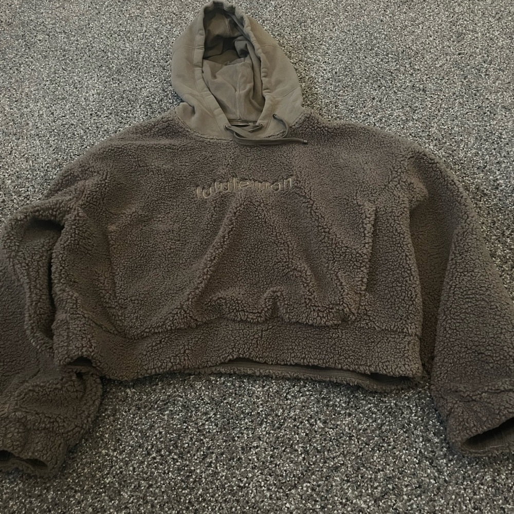 Womens lululemon crop sweatshirt size 6